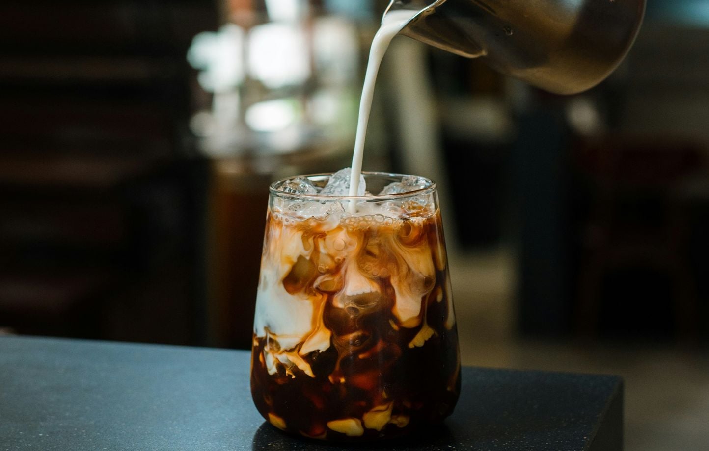 Latte, Americano, Frappe… El café se enfría en verano Latte, Americano, Frappe… El café se enfría en verano